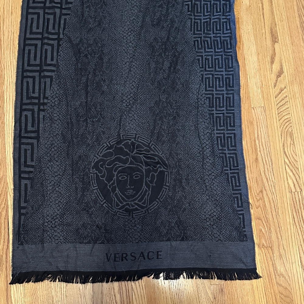 Versace Black and Gray Geometric Scarf - Picture 4 of 5